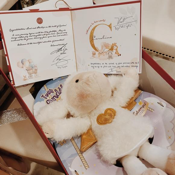 Con gái Linh Rin chào đời đã ngậm thìa vàng: Sinh ở bệnh viện quốc tế, được tặng cả núi quà đắt đỏ-4