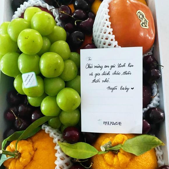 Con gái Linh Rin chào đời đã ngậm thìa vàng: Sinh ở bệnh viện quốc tế, được tặng cả núi quà đắt đỏ-8