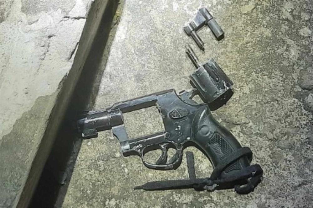 Ông chủ tiệm vàng kể phút vợ trúng đạn vì cố tiếp cận tên cướp hung hãn-3