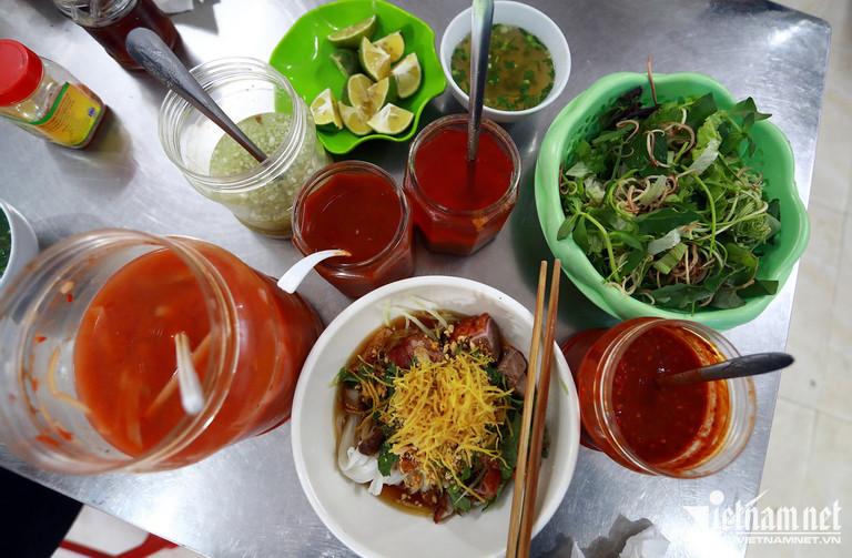 Khách Hàn Quốc hào hứng ăn cả Cao Bằng, bất ngờ với loạt đặc sản rẻ như cho-2