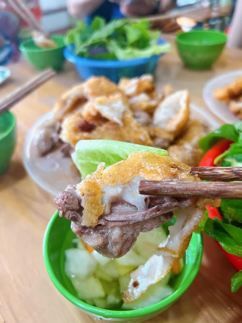 Khách Hàn Quốc hào hứng ăn cả Cao Bằng, bất ngờ với loạt đặc sản rẻ như cho-7