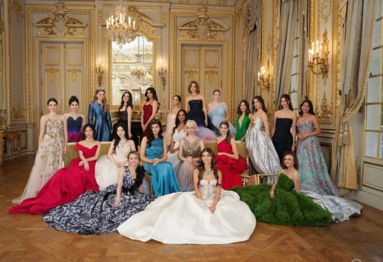 Bên trong bữa tiệc ra mắt giới thượng lưu của những ái nữ nhà siêu giàu-1