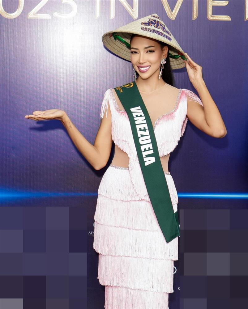 Thí sinh Hoa hậu Trái Đất đội nón lá-2