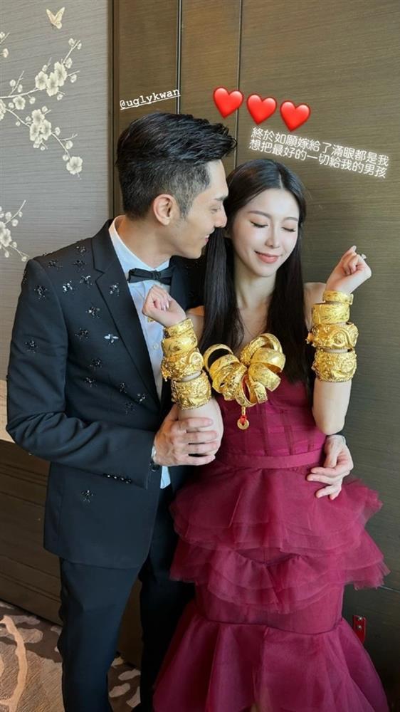 Đám cưới xa hoa của Quan Sở Diệu gây sốt, vợ kém 11 tuổi đeo 18 chiếc vòng vàng-1