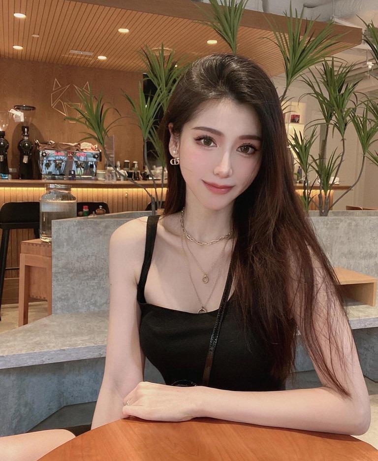 Đám cưới xa hoa của Quan Sở Diệu gây sốt, vợ kém 11 tuổi đeo 18 chiếc vòng vàng-3