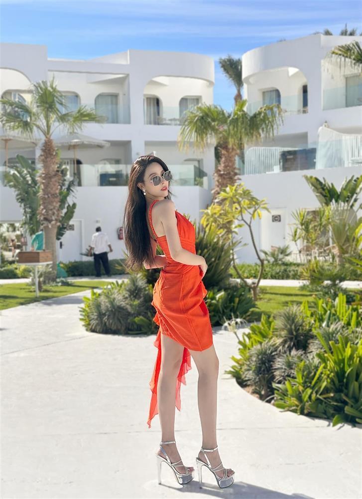 Á hậu Ngọc Hằng khoe dáng với bikini ở Hoa hậu Liên lục địa-4