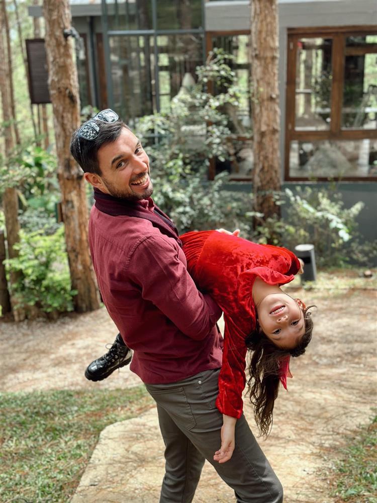 Siêu mẫu Hà Anh xác nhận mang thai nhóc tỳ thứ 2, phản ứng của con gái đầu gây chú ý-4