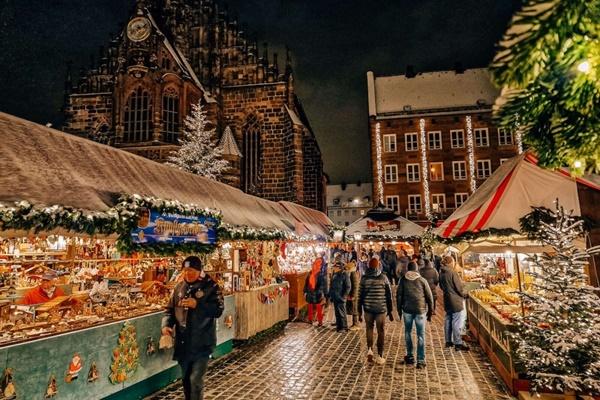 Bất ngờ với ý tưởng trang trí Noel hút mắt, bất chấp mọi không gian-10