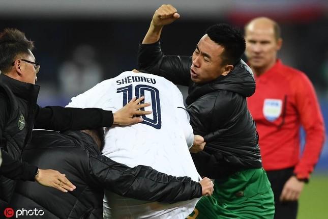 Nguy cơ bị cấm dự VCK Asian Cup 2024 với đội trưởng tuyển Thái Lan sau vụ ẩu đả chấn động-2