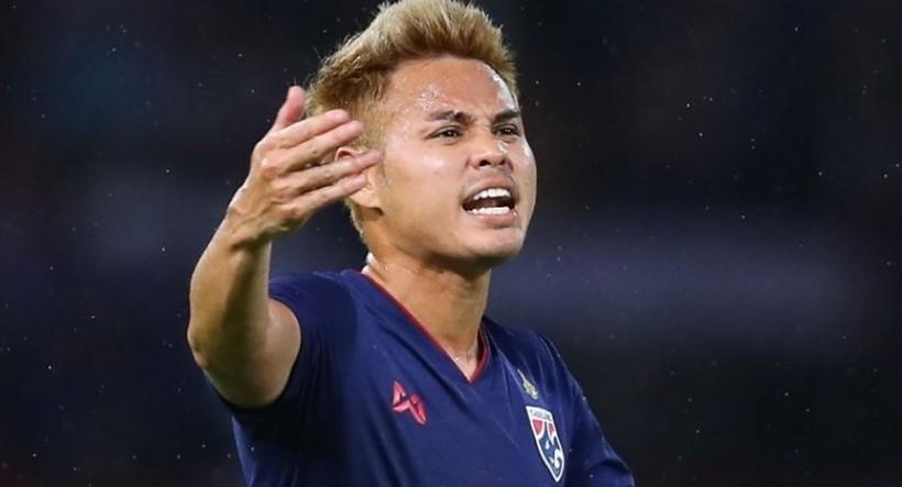 Nguy cơ bị cấm dự VCK Asian Cup 2024 với đội trưởng tuyển Thái Lan sau vụ ẩu đả chấn động-1