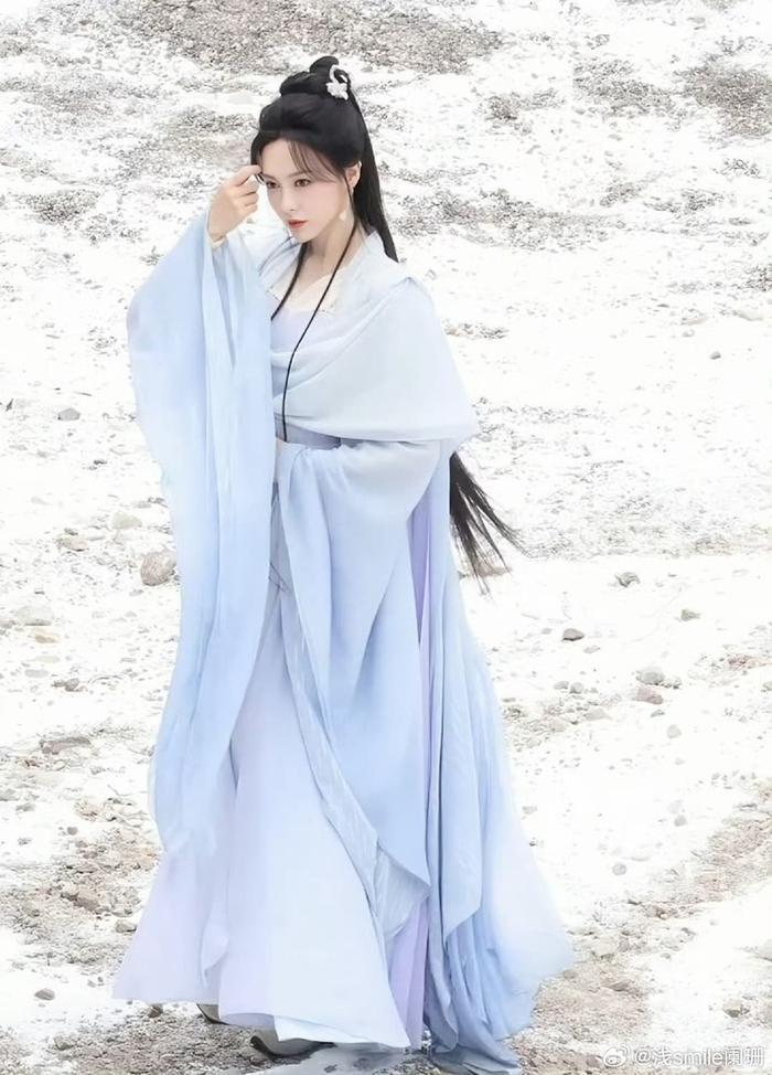 Cùng tạo hình tóc đỏ, Dương Mịch – Triệu Lệ Dĩnh bất ngờ bị mỹ nhân đình đám này vượt mặt-1