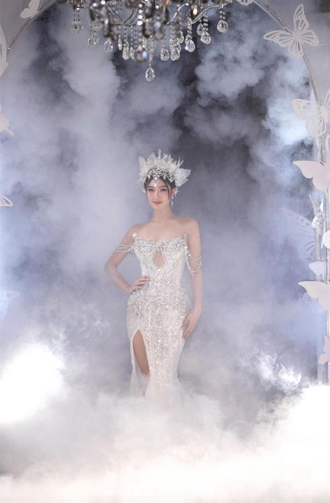 Phương Nhi lên tìm kiếm tại Trung Quốc, da trắng nõn eo tí hon mặc gì cũng đẹp-4