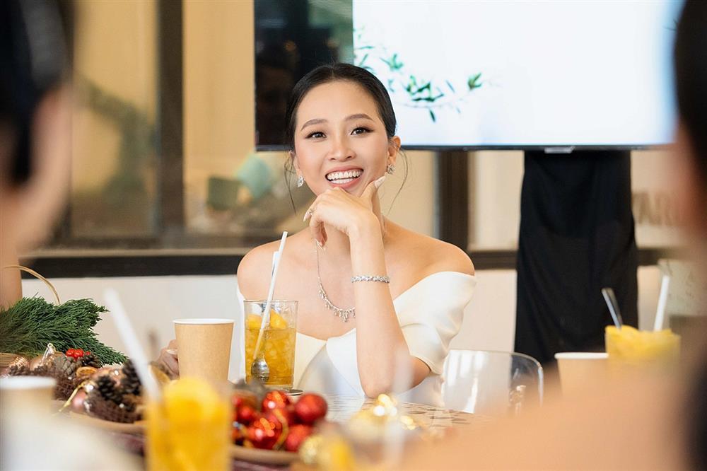 Liêu Hà Trinh hé lộ chuyện Đinh Ngọc Diệp mất 2 răng, Mâu Thuỷ trầm cảm-1