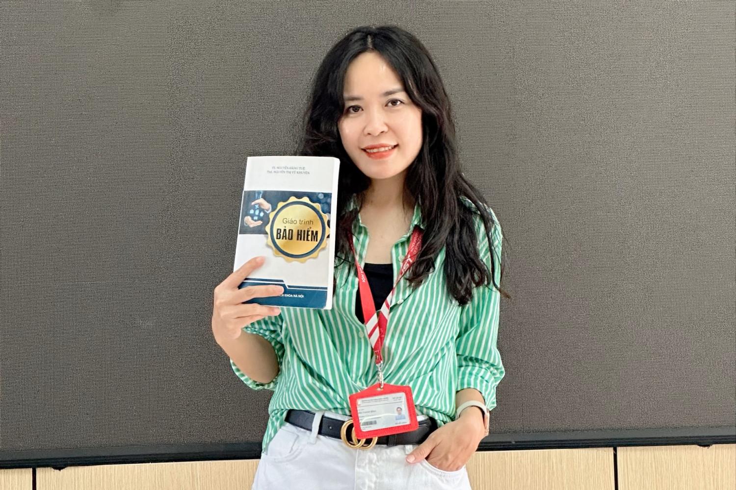 Nữ giảng viên bất ngờ nổi tiếng với video lên đồ một tuần không trùng bộ nào-4