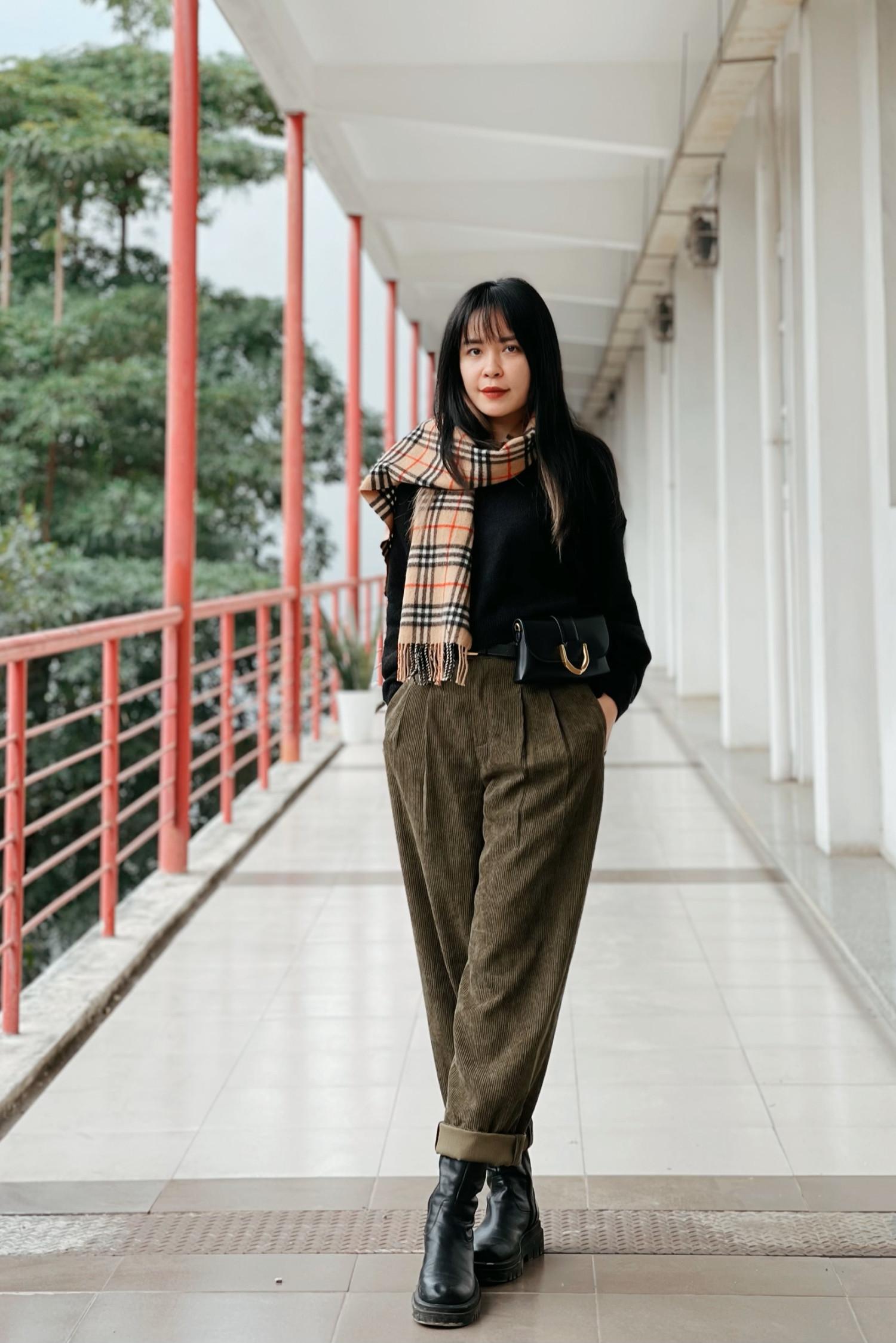 Nữ giảng viên bất ngờ nổi tiếng với video lên đồ một tuần không trùng bộ nào-5