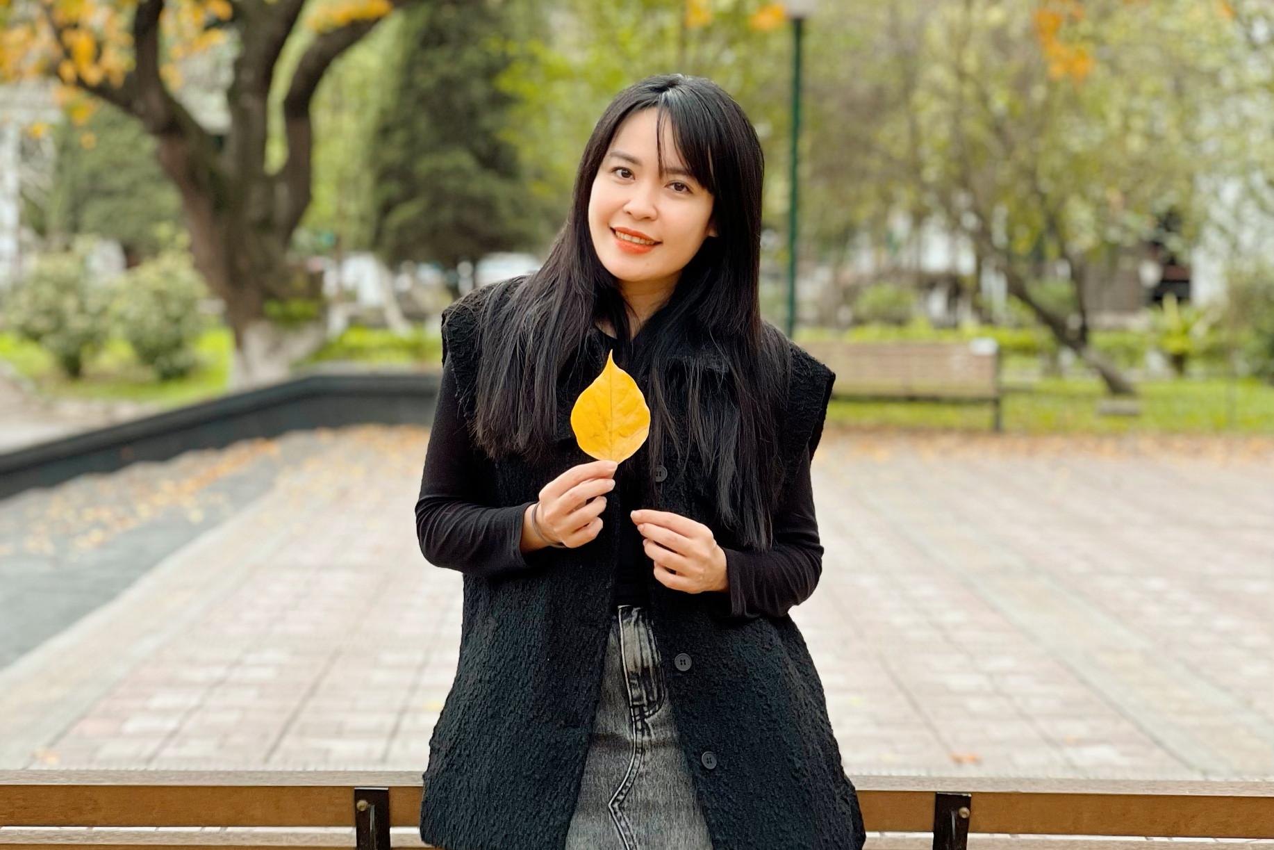 Nữ giảng viên bất ngờ nổi tiếng với video lên đồ một tuần không trùng bộ nào-1