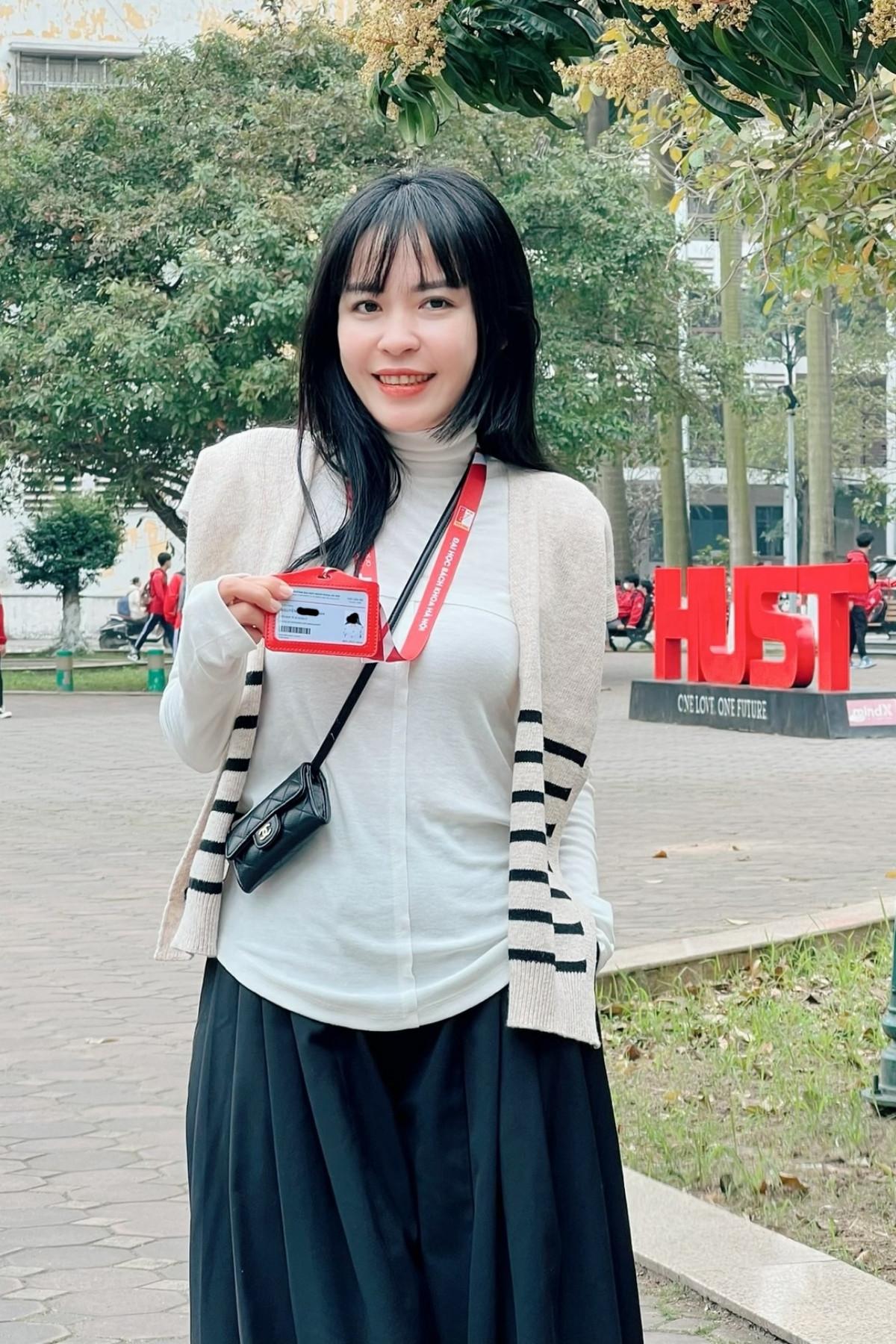 Nữ giảng viên bất ngờ nổi tiếng với video lên đồ một tuần không trùng bộ nào-3