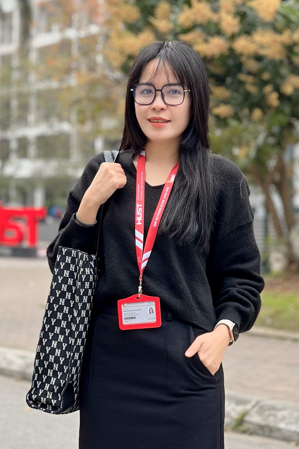 Nữ giảng viên bất ngờ nổi tiếng với video lên đồ một tuần không trùng bộ nào-2