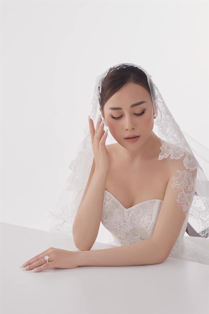 Shark Bình nhiệt tình tác nghiệp giữa lúc Phương Oanh chụp ảnh cưới-3