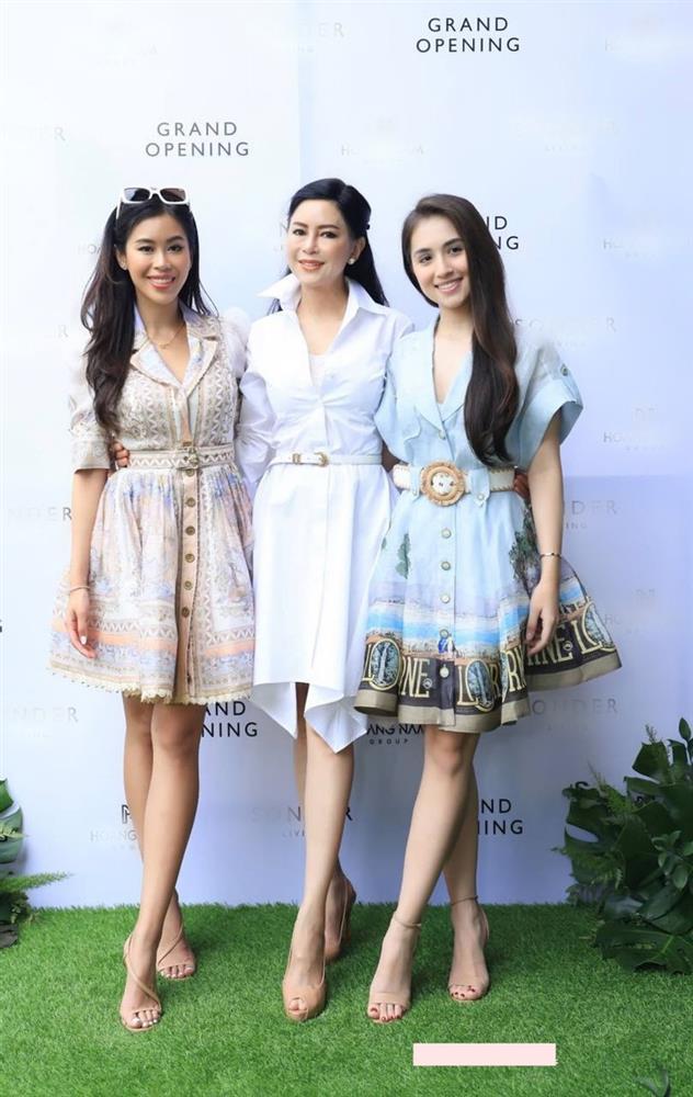 Bức ảnh hé lộ mối quan hệ thân thiết giữa Tiên Nguyễn, bà hoàng hàng hiệu Thủy Tiên cùng con dâu tương lai-3