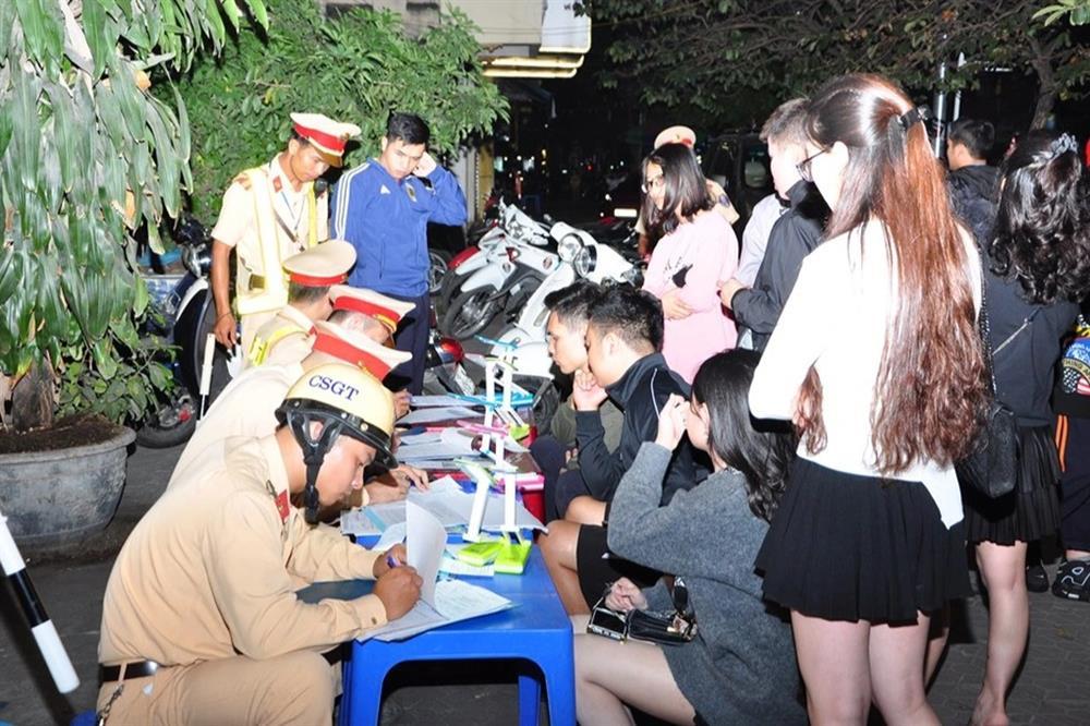 Nhiều phụ huynh bị phạt vì giao xe cho học sinh chưa đủ độ tuổi lái-1