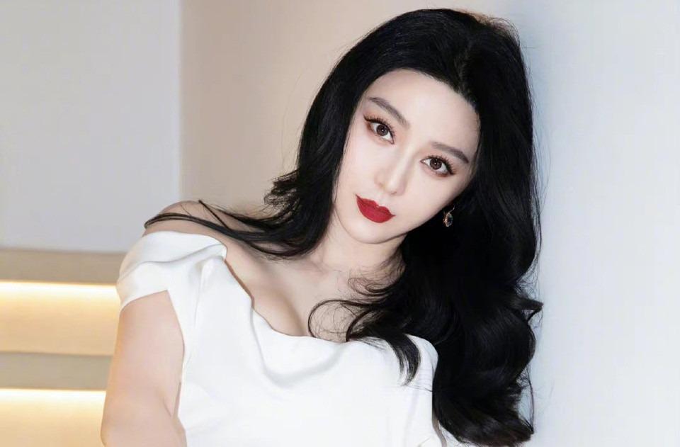 Bị phong sát ở Trung Quốc, Phạm Băng Băng học thêm ngoại ngữ để mở rộng sự nghiệp ra quốc tế-1