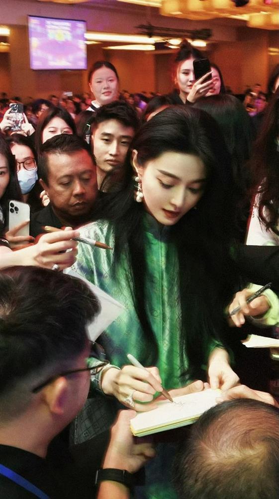 Bị phong sát ở Trung Quốc, Phạm Băng Băng học thêm ngoại ngữ để mở rộng sự nghiệp ra quốc tế-4