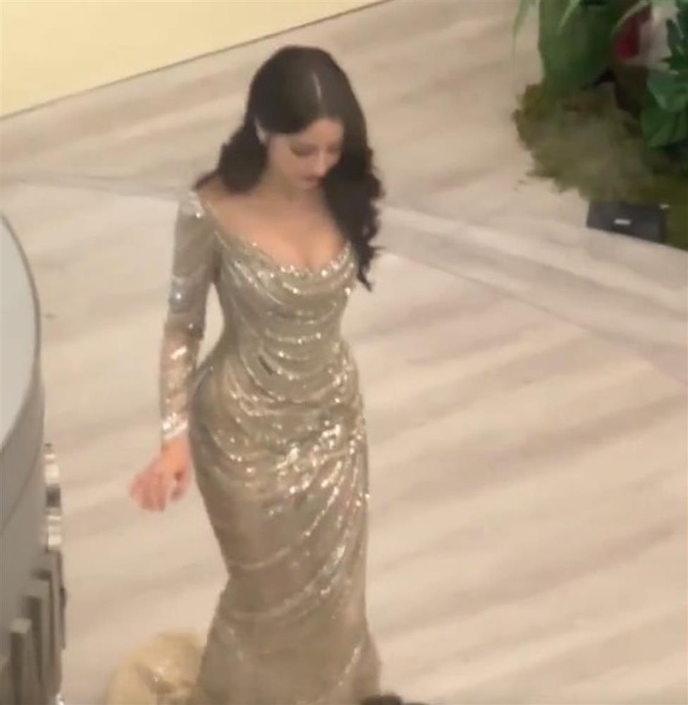 Địch Lệ Nhiệt Ba dính nghi vấn sử dụng phụ tùng để có body đồng hồ cát-4