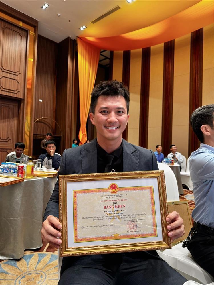 Chàng trai Mường làm đủ nghề, lấy vợ hot girl, giờ ngày càng táo bạo trên màn ảnh-4