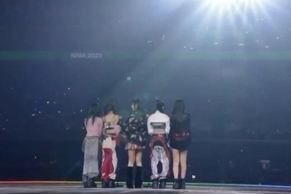 Fan đưa bằng chứng chỉ ra một thành viên NewJeans bị phân biệt đối xử, thực hư thế nào?-9