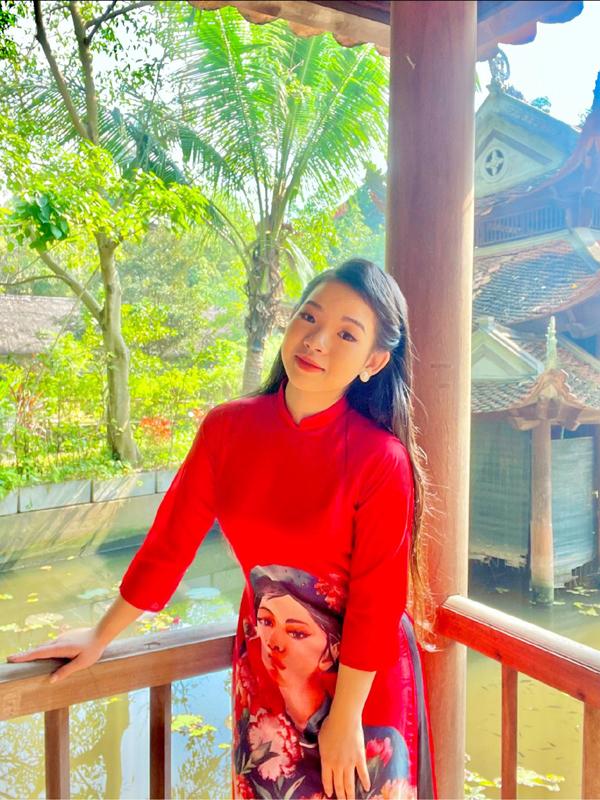 Con gái út Thanh Thanh Hiền tuổi 20: Suối tóc như mây, nhan sắc nữ tính mềm mại-6