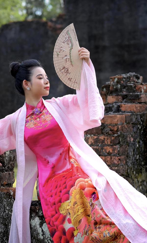 Con gái út Thanh Thanh Hiền tuổi 20: Suối tóc như mây, nhan sắc nữ tính mềm mại-10