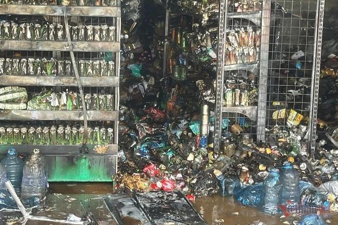 Cửa hàng xe đạp bốc cháy trong đêm, con gái chủ nhà thoát nạn-2