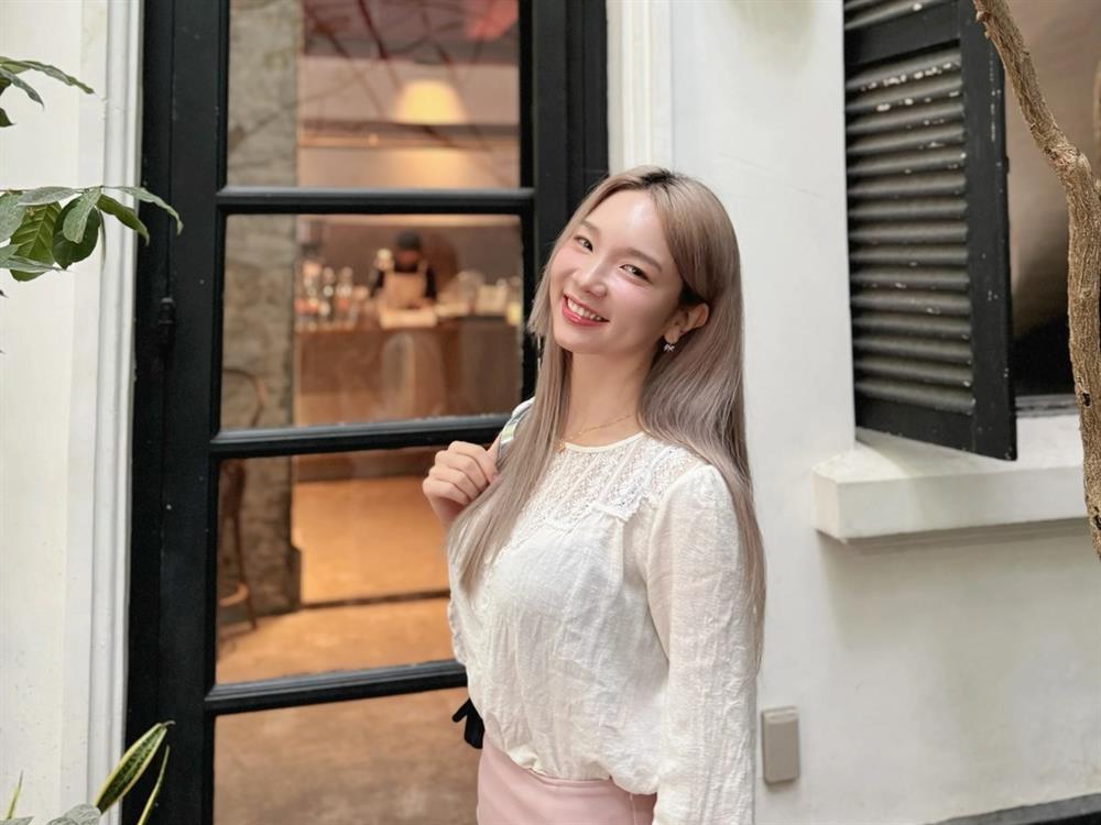 Cô gái Hàn xinh đẹp thích ăn phở, bỏ việc lương cao đến Việt Nam sống-1