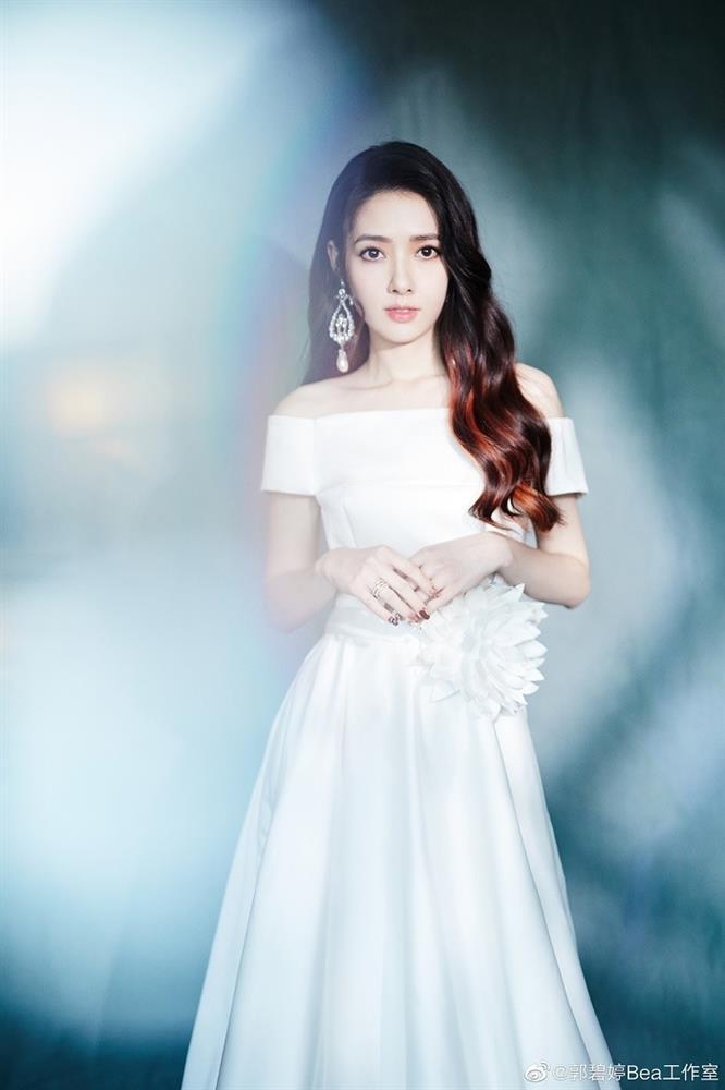 Quách Bích Đình và mẹ chồng song hành đi sự kiện, nghi vấn mang thai con thứ 3 vì dáng vóc bất thường-5