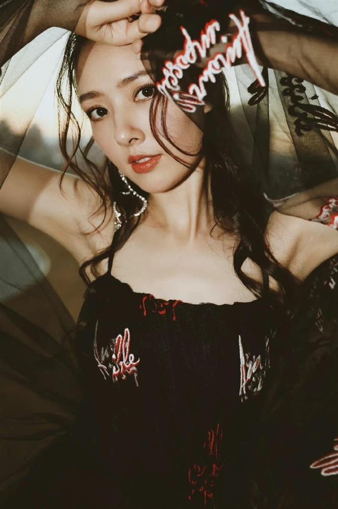 Quách Bích Đình và mẹ chồng song hành đi sự kiện, nghi vấn mang thai con thứ 3 vì dáng vóc bất thường-6