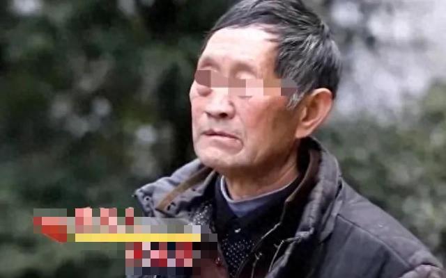 Lấy chồng xa gần 30 năm luôn tìm cớ không về nhà, cha già bật khóc khi nhìn thấy hình dạng con ngày trở lại-1