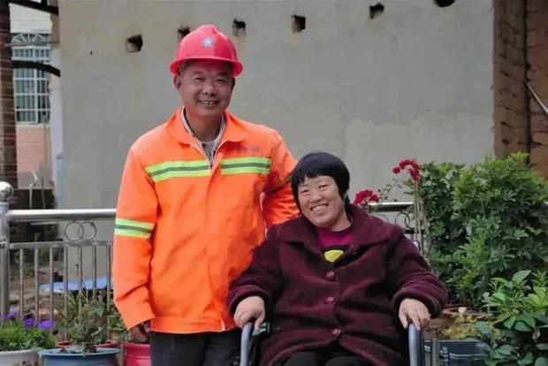 Lấy chồng xa gần 30 năm luôn tìm cớ không về nhà, cha già bật khóc khi nhìn thấy hình dạng con ngày trở lại-3