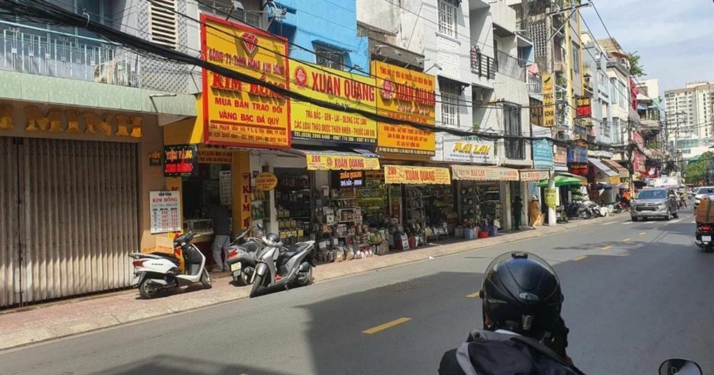 Nam thanh niên cướp tiệm vàng bất thành ở TPHCM-1