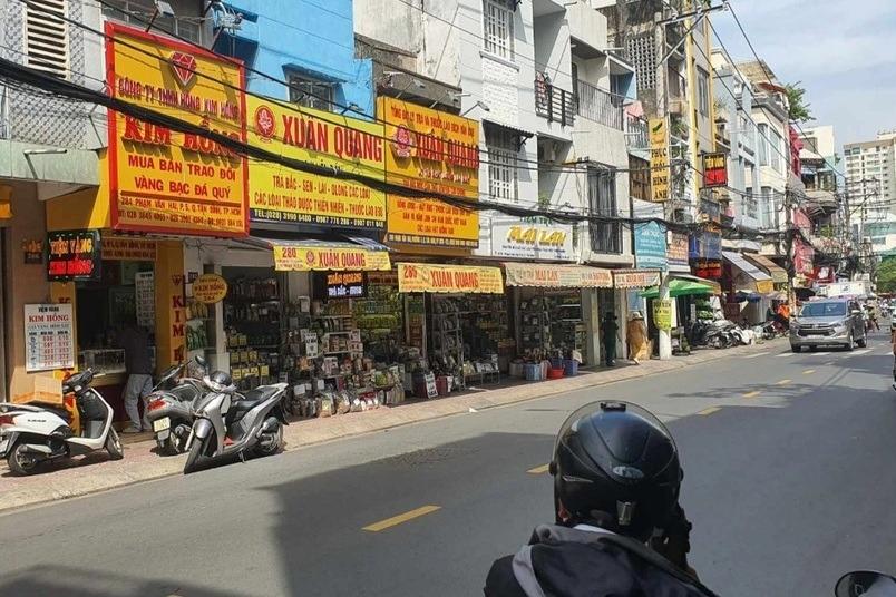 Bắt thanh niên dùng súng nhựa đi cướp tiệm vàng ở TPHCM-3