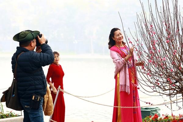 Giá vé máy bay Tết đắt đỏ, người dân đau đầu tìm đường về quê-3