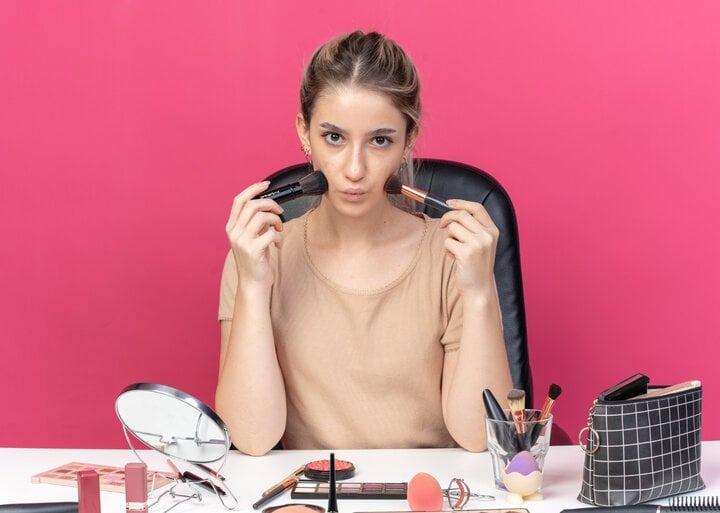 Những lỗi trang điểm phổ biến hủy hoại vẻ đẹp của phụ nữ-5