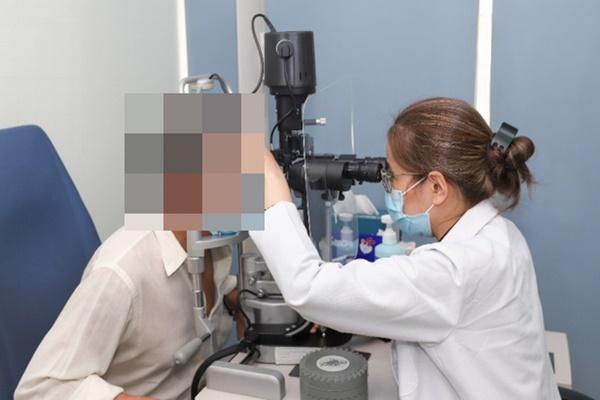 Mù 1 mắt vì sử dụng thuốc nhỏ mắt chữa đục thủy tinh thể-1