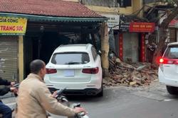 Vụ xe Mercedes tông đổ tường nhà cổ: Nữ tài xế có hơi men