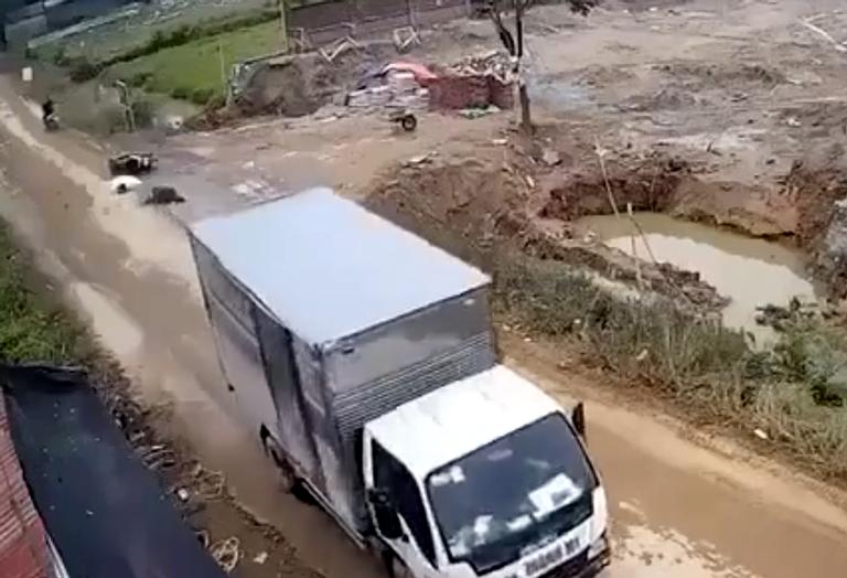 Chở vợ mang bầu va chạm với ô tô tải, người chồng tử vong-2