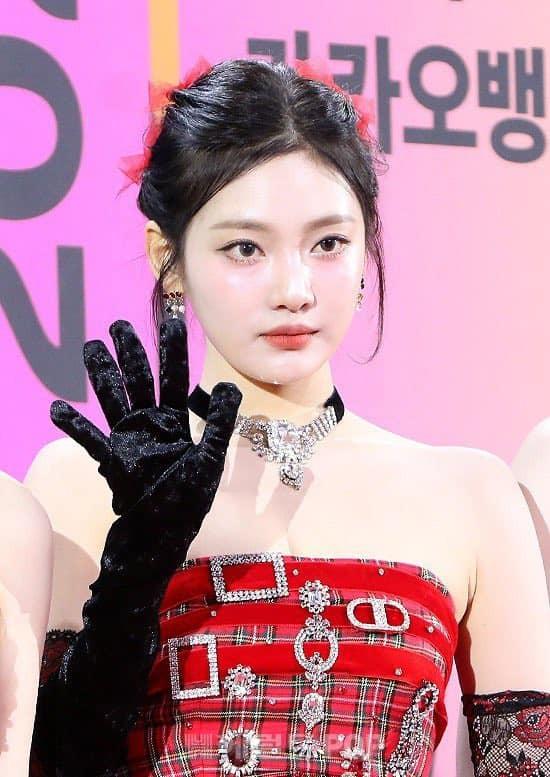 Xuất hiện mỹ nữ cơ bắp có gương mặt tựa búp bê sống gây sốt mạng xã hội-4