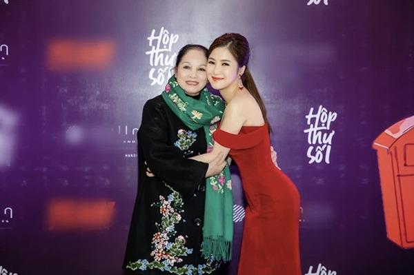 Đời tư kín tiếng của nữ nghệ sĩ mang quân hàm Đại tá vừa được phong tặng danh hiệu NSND-3