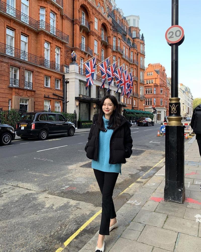 5 lưu ý mặc đồ màu mè tươi tắn mà không rối mắt trong mùa lạnh-3