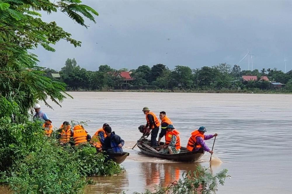 Tìm thấy thi thể người đàn ông ngã xe rơi xuống sông Long Đại-1