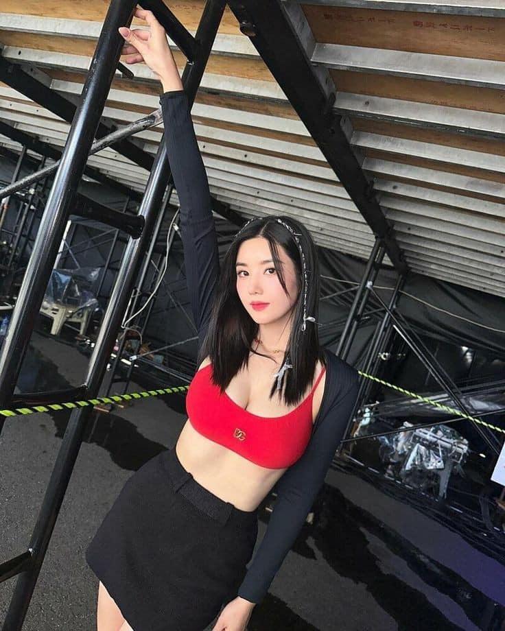 Nữ thần mùa hè hút hàng nghìn người kéo đến Quảng trường Thái Bình quyến rũ cỡ nào?-5